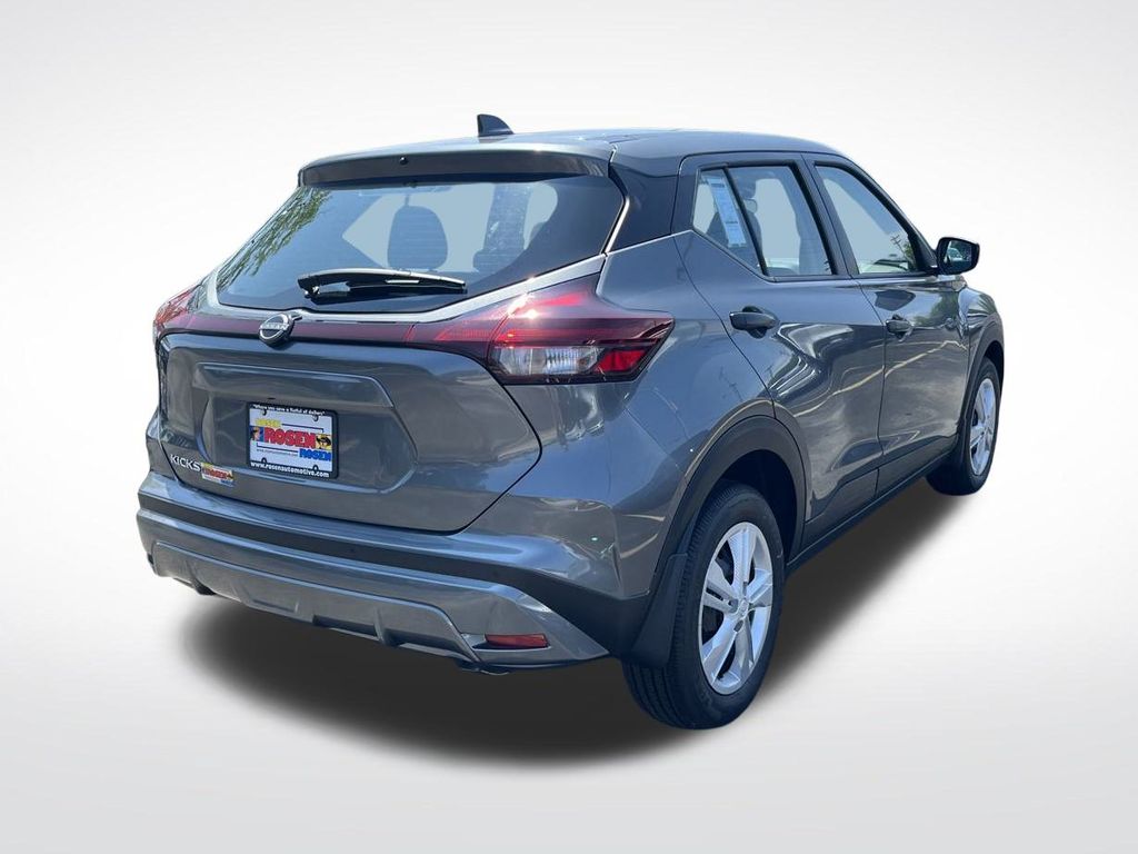 2025 Nissan Kicks Play S photo 3