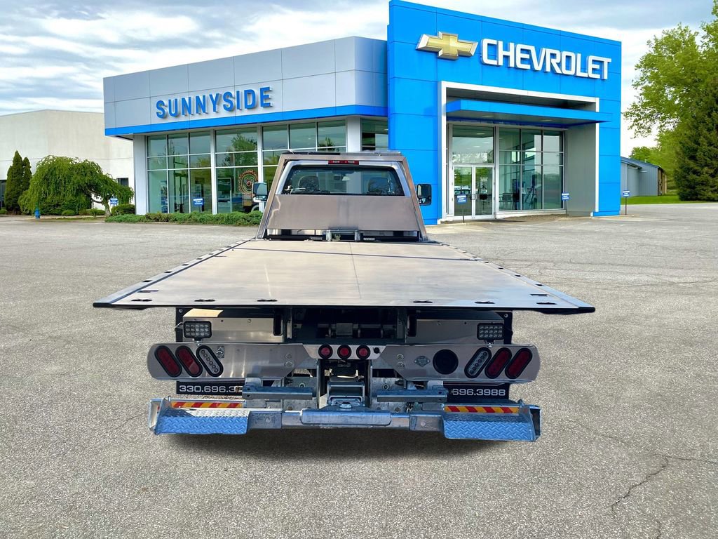 2023 Chevrolet Silverado 6500HD Work Truck photo 3