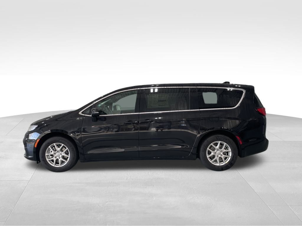2025 Chrysler Pacifica photo 3