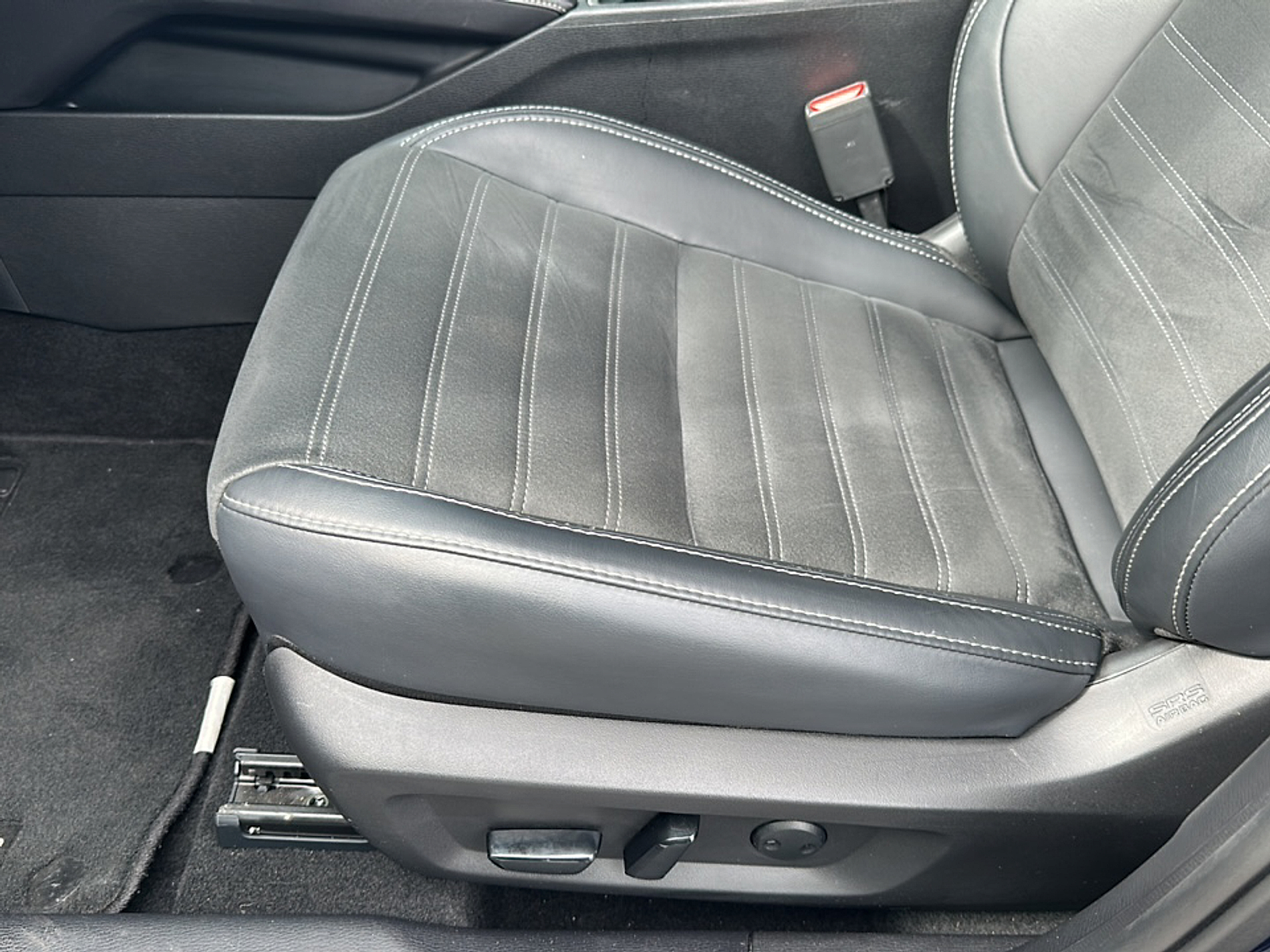 2024 Mitsubishi Outlander SE photo 2