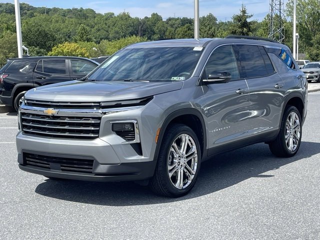 2025 Chevrolet Traverse photo 3