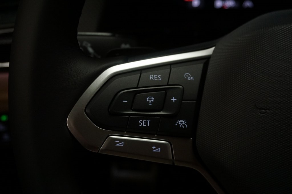 2026 Volkswagen Atlas Cross Sport SEL R-Line photo 21