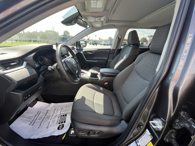2022 Toyota RAV4 Hybrid XLE photo 10