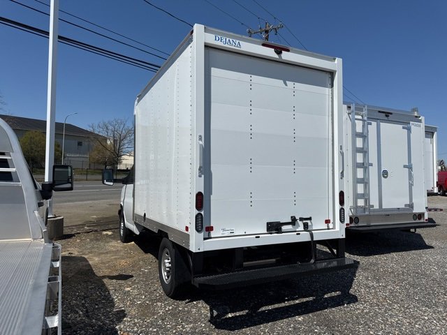 2024 Chevrolet Express Cutaway 3500 photo 4