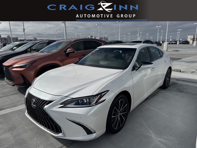 2025 Lexus ES Hybrid 300h's photo