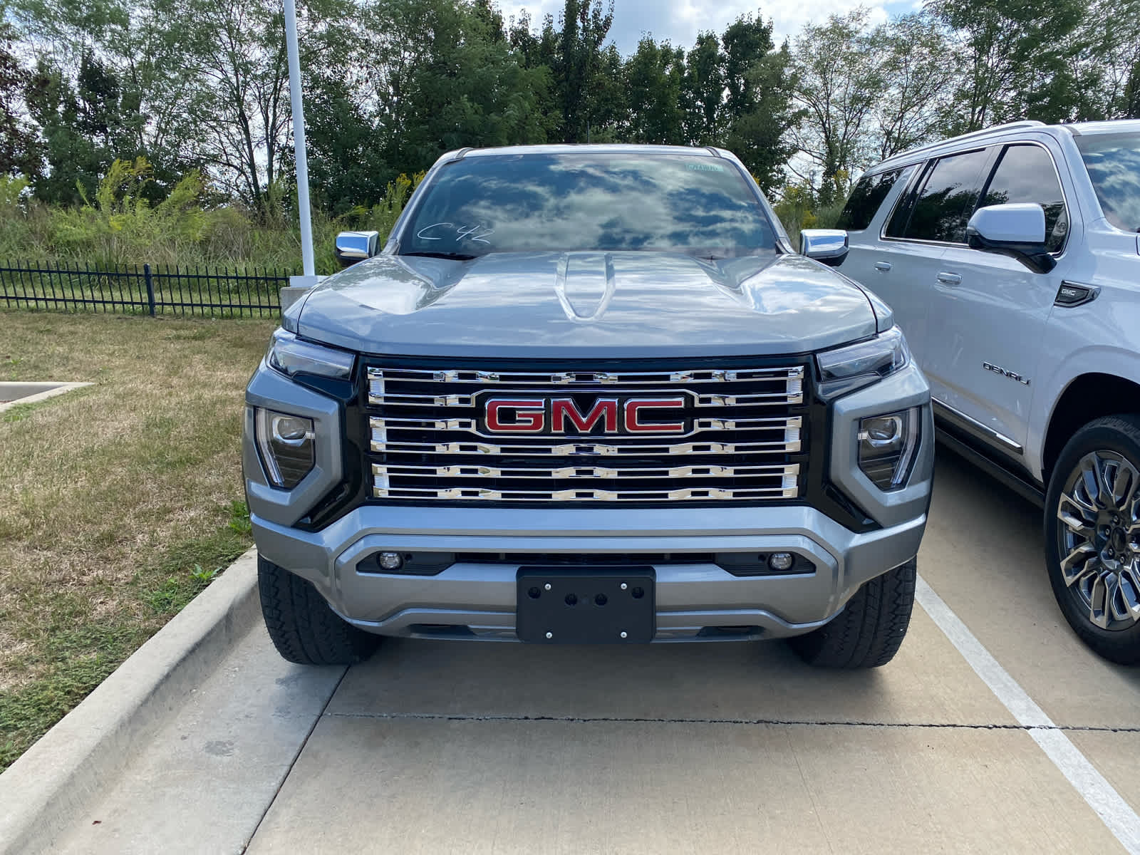 2026 Gmc Canyon Denali photo 2