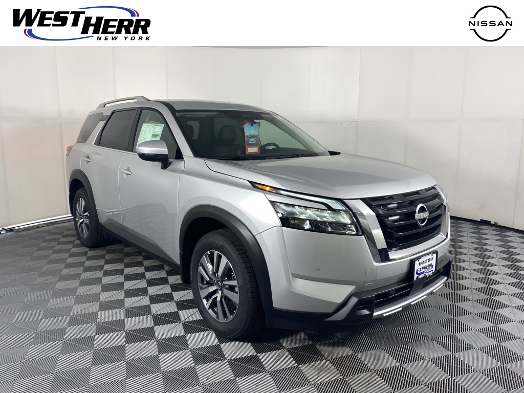 2025 Nissan Pathfinder SL's photo