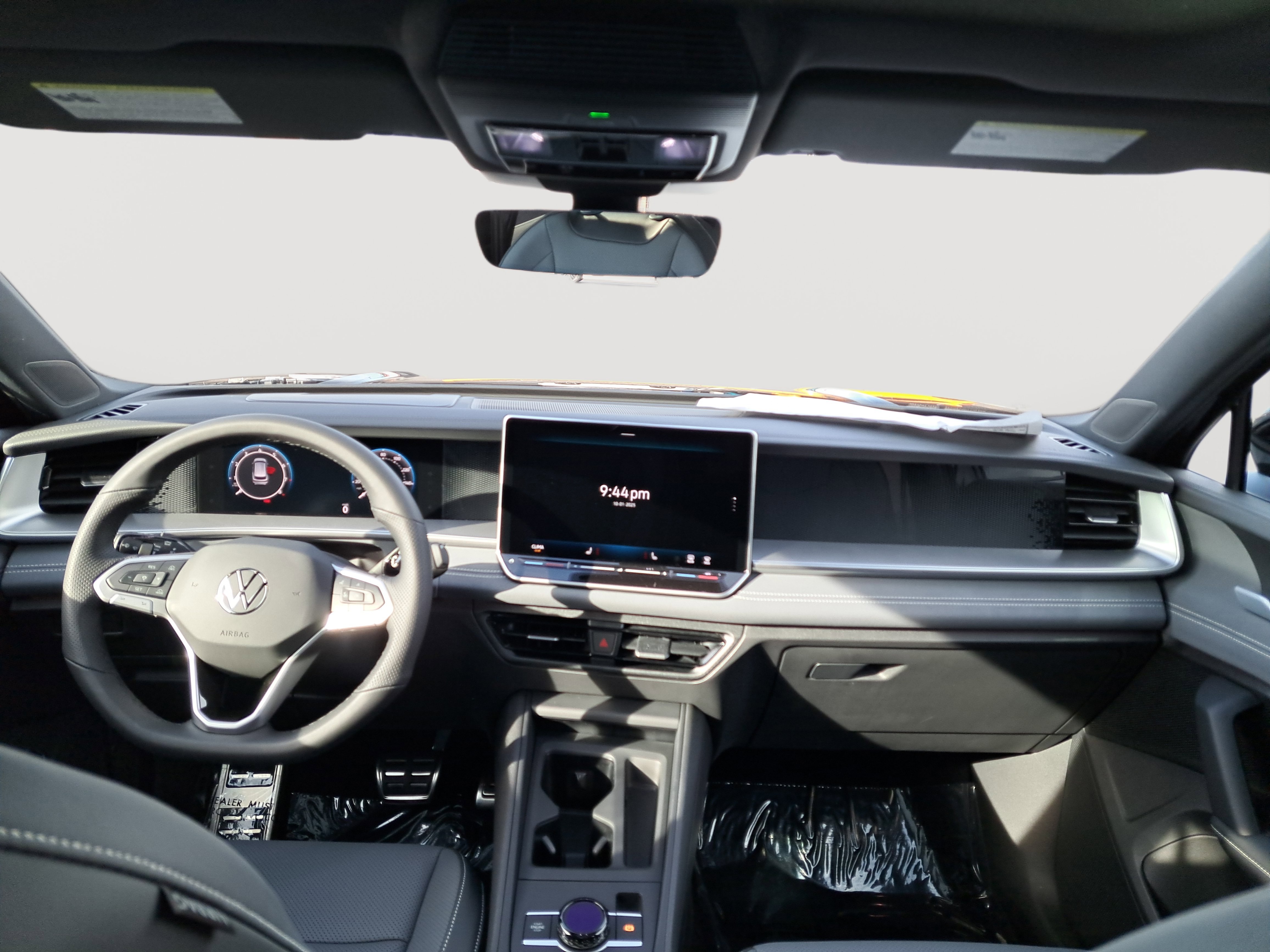 2025 Volkswagen Tiguan SE R-Line Black photo 2
