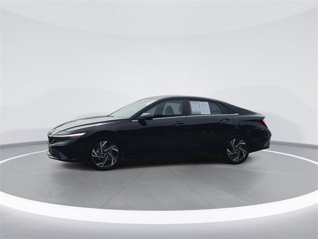 2024 Hyundai Elantra SEL Convenience photo 4