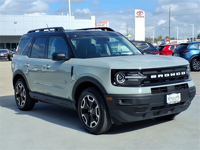 2022 Ford Bronco Sport Outer Banks photo 2