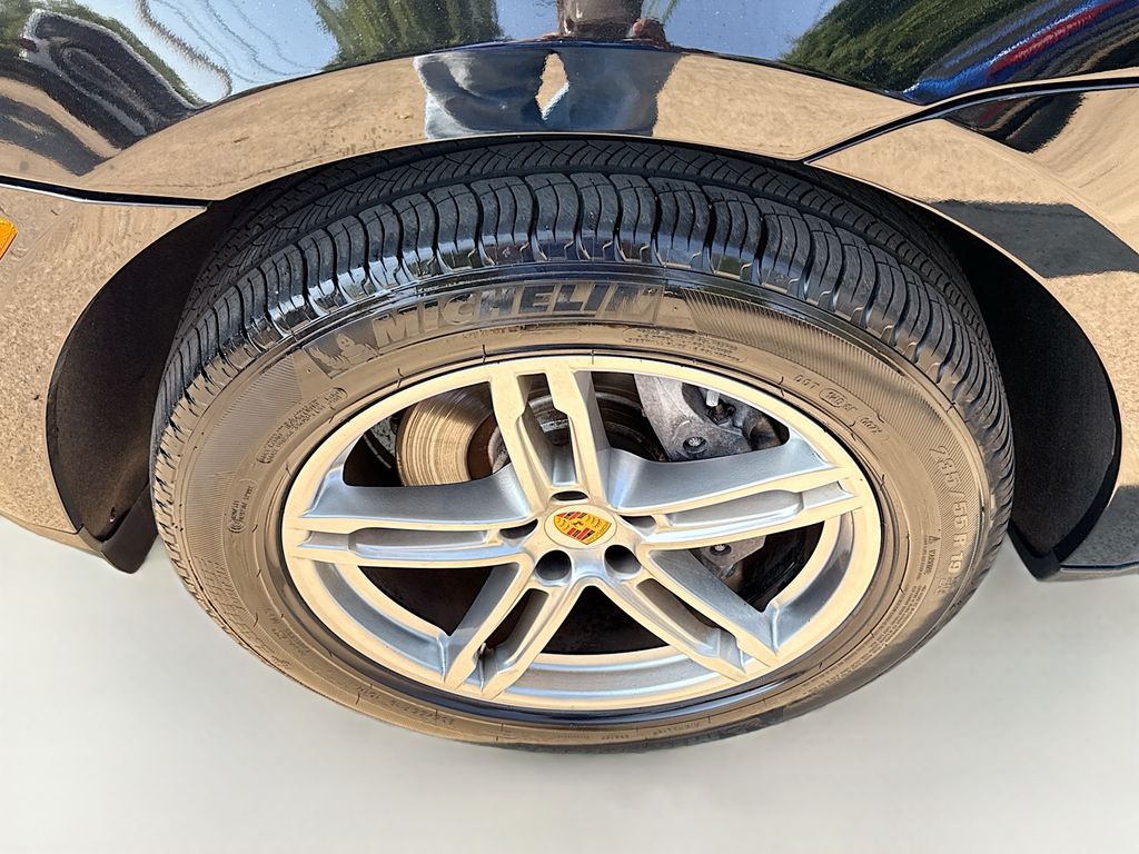 2021 Porsche Macan Base photo 15
