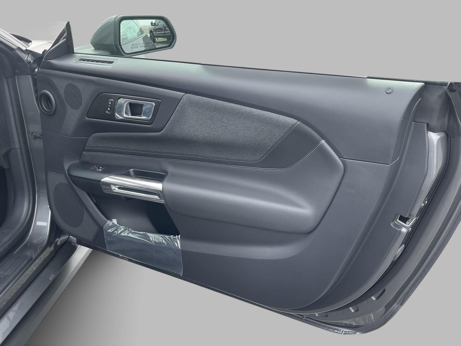 2025 Ford Mustang EcoBoost photo 11