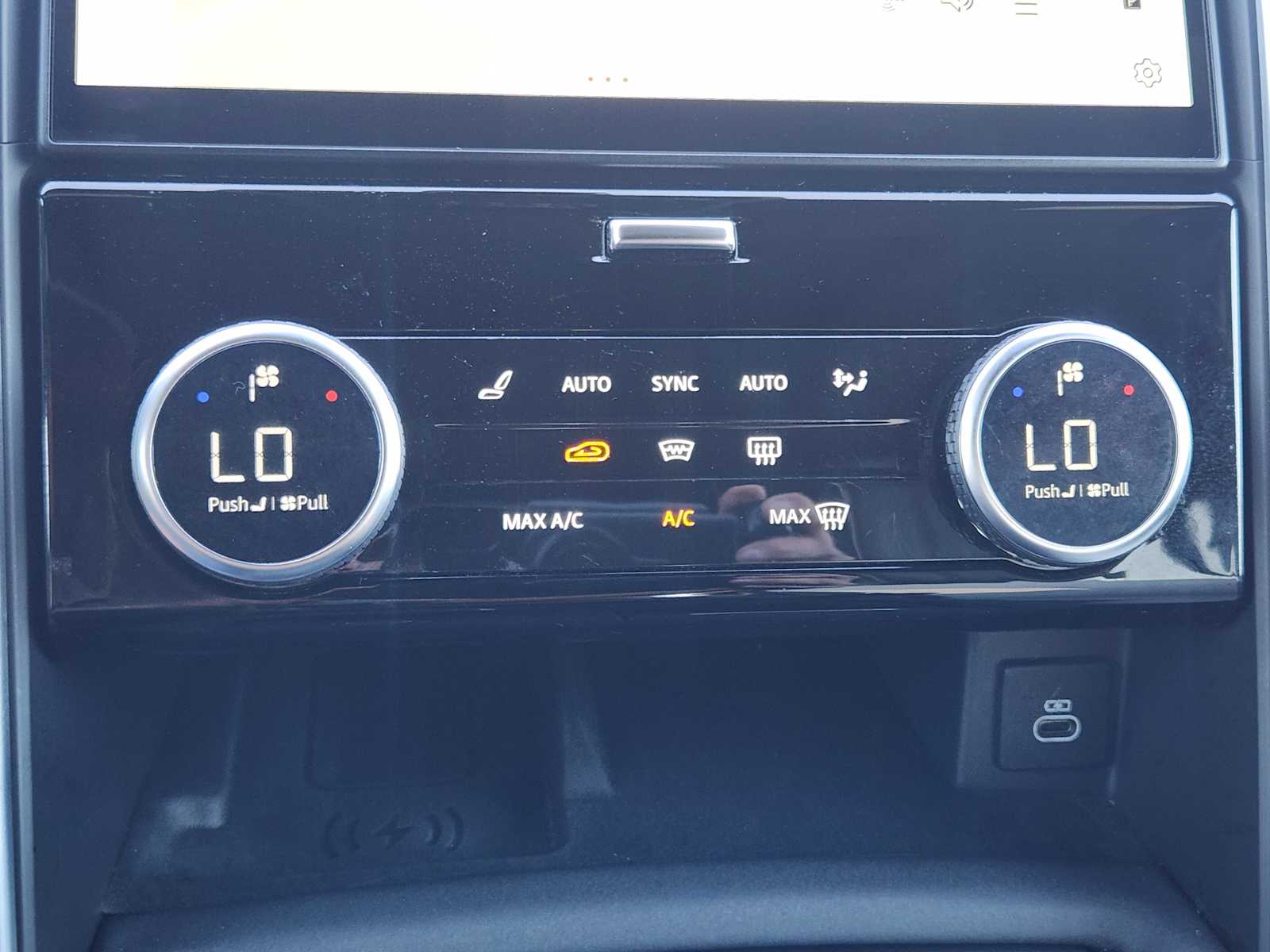 2021 Land Rover Discovery HSE R-Dynamic photo 16