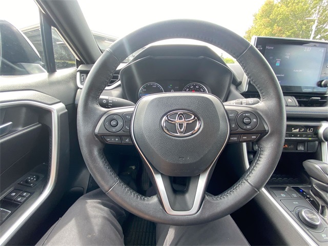 2022 Toyota RAV4 Hybrid SE photo 6