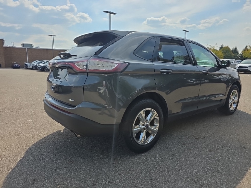 2017 Ford Edge SE photo 2