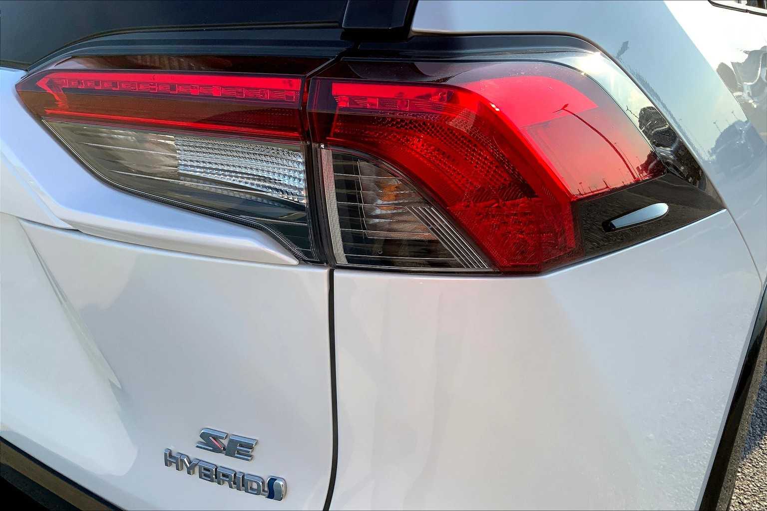 2024 Toyota RAV4 Hybrid SE photo 28