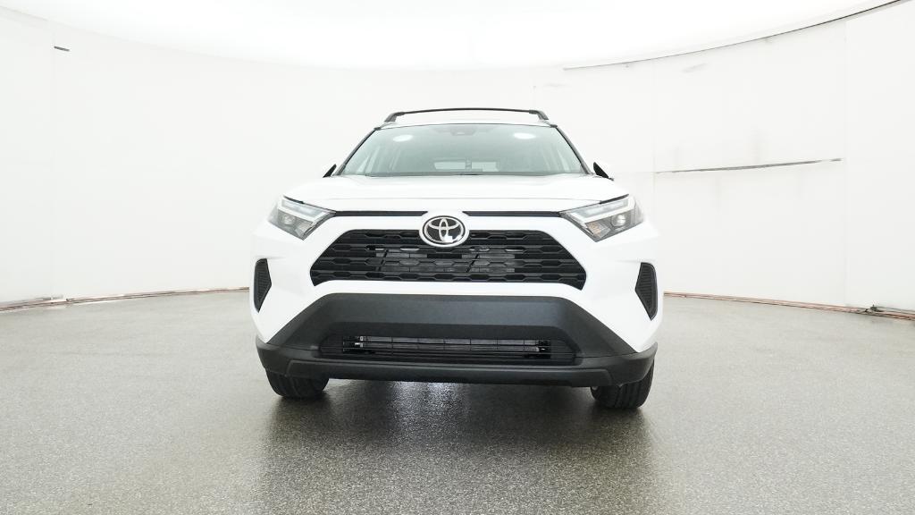 2025 Toyota RAV4 XLE photo 3