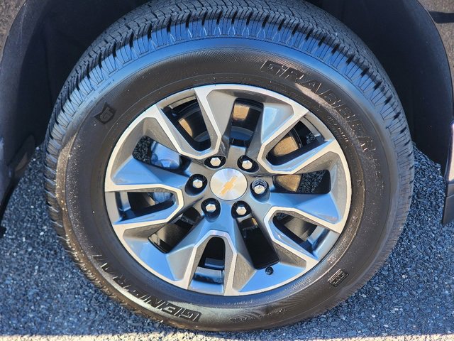 2025 Chevrolet Silverado 1500 LT photo 4