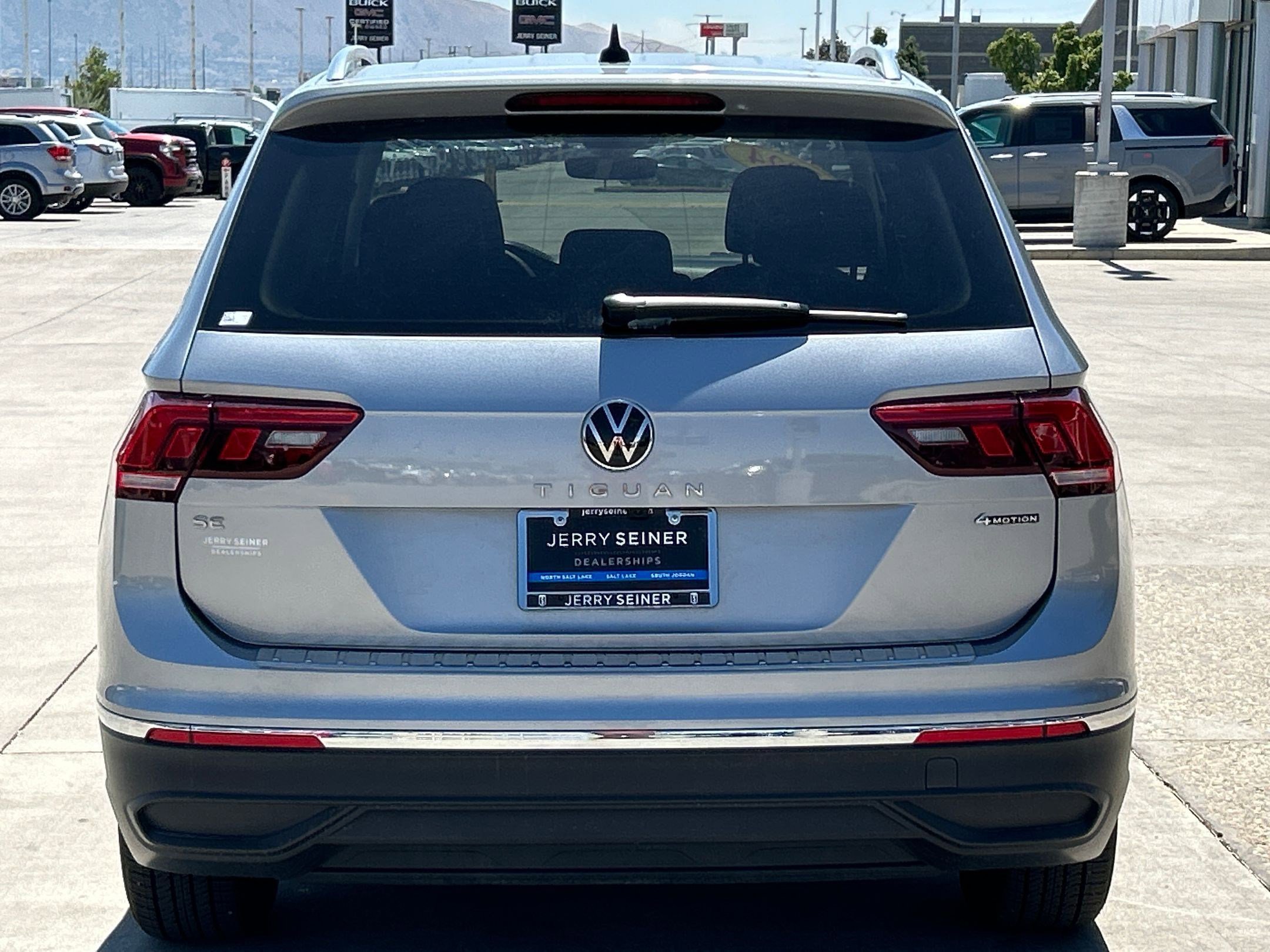 2024 Volkswagen Tiguan SE photo 4