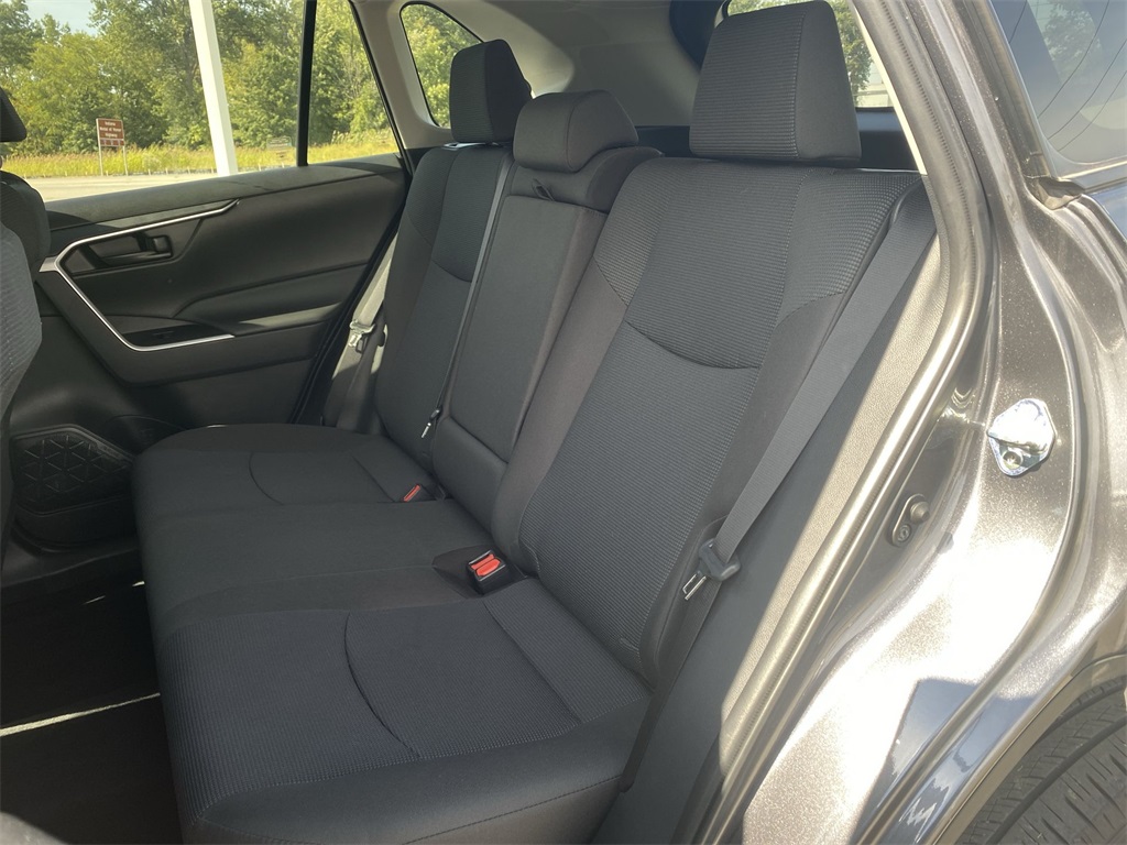 2022 Toyota RAV4 LE photo 22