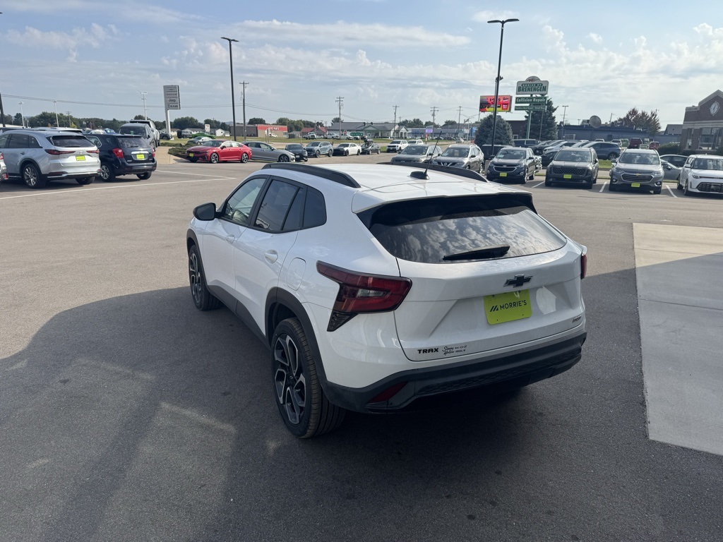 2024 Chevrolet Trax photo 2