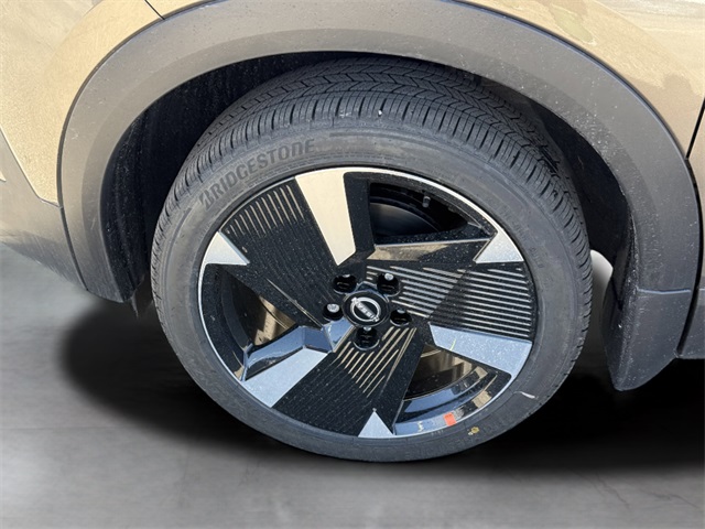 2025 Nissan Kicks SR photo 9