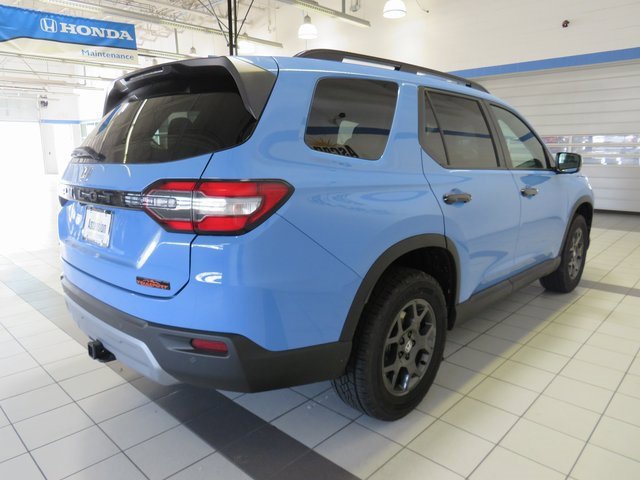 2025 Honda Pilot TrailSport photo 2