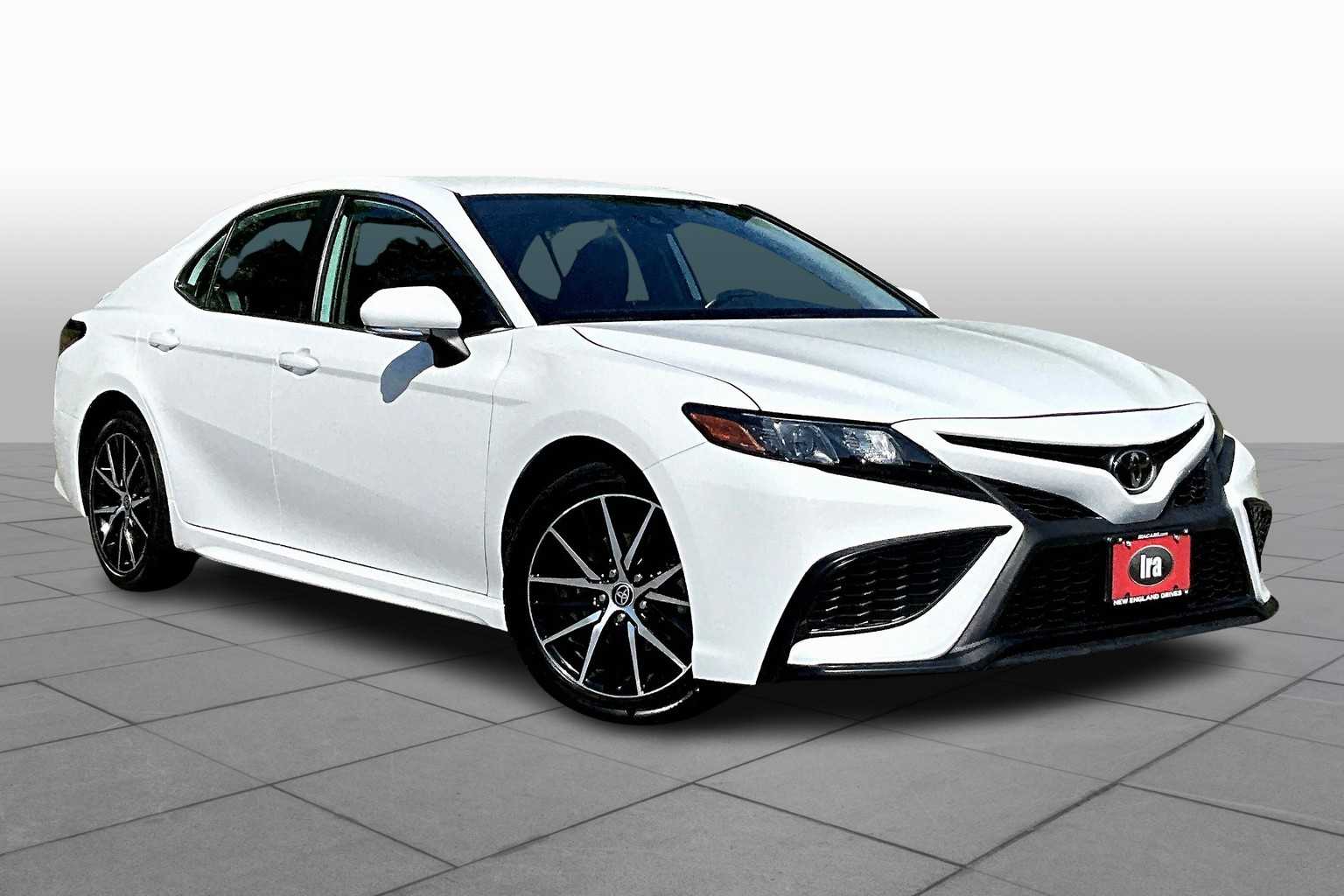 2022 Toyota Camry SE photo 2