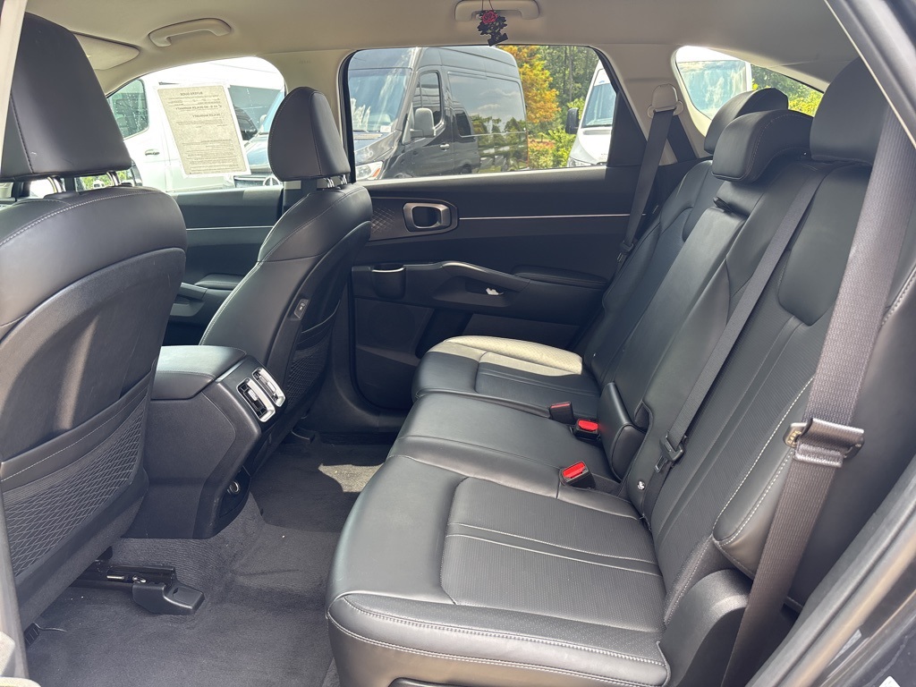 2024 Kia Sorento S photo 16