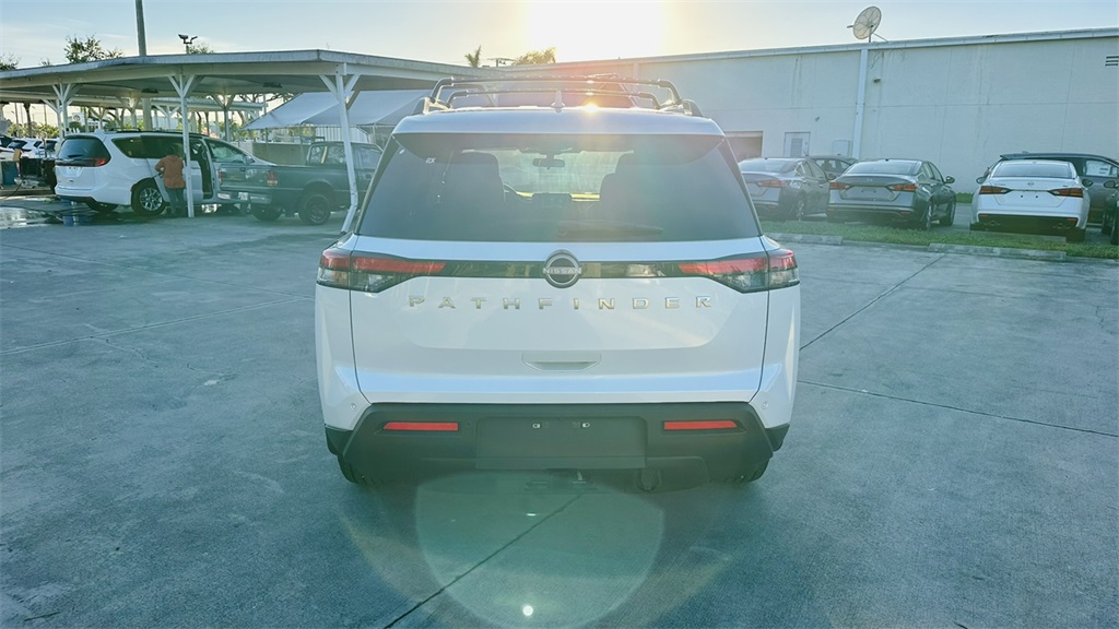 2025 Nissan Pathfinder SV photo 5