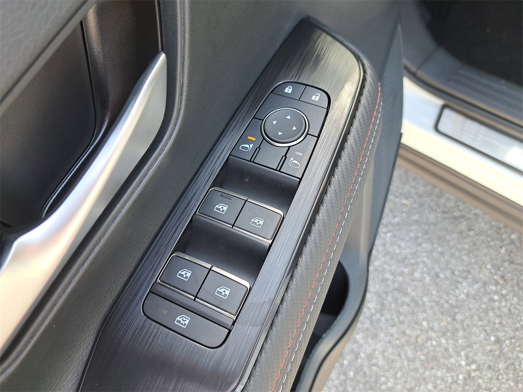 2026 Nissan Kicks SR photo 20