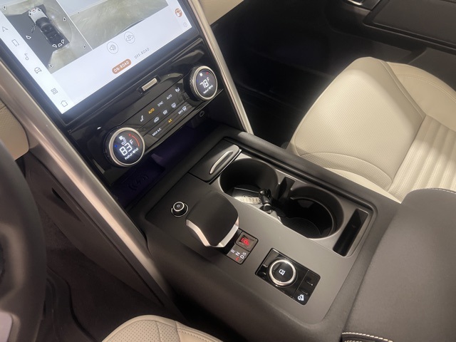 2025 Land Rover Discovery SE photo 16