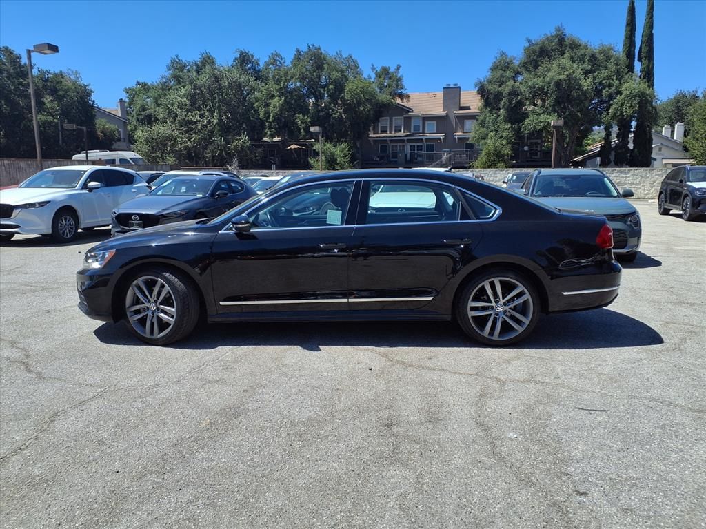 2016 Volkswagen Passat R-Line photo 2