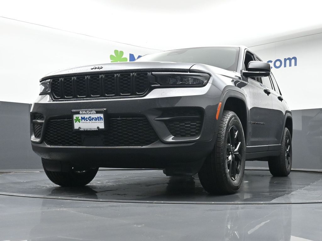 2025 Jeep Grand Cherokee Altitude photo 5
