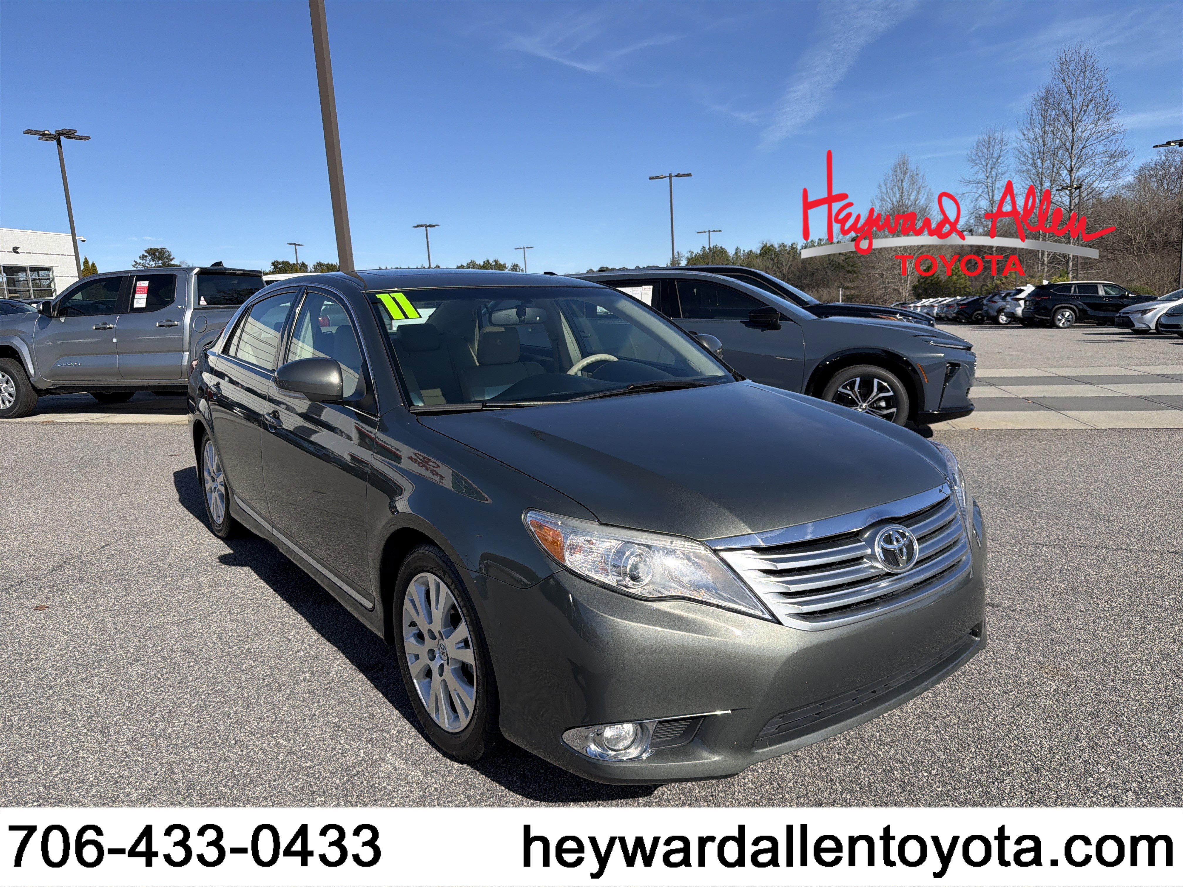 2011 Toyota Avalon Limited's photo