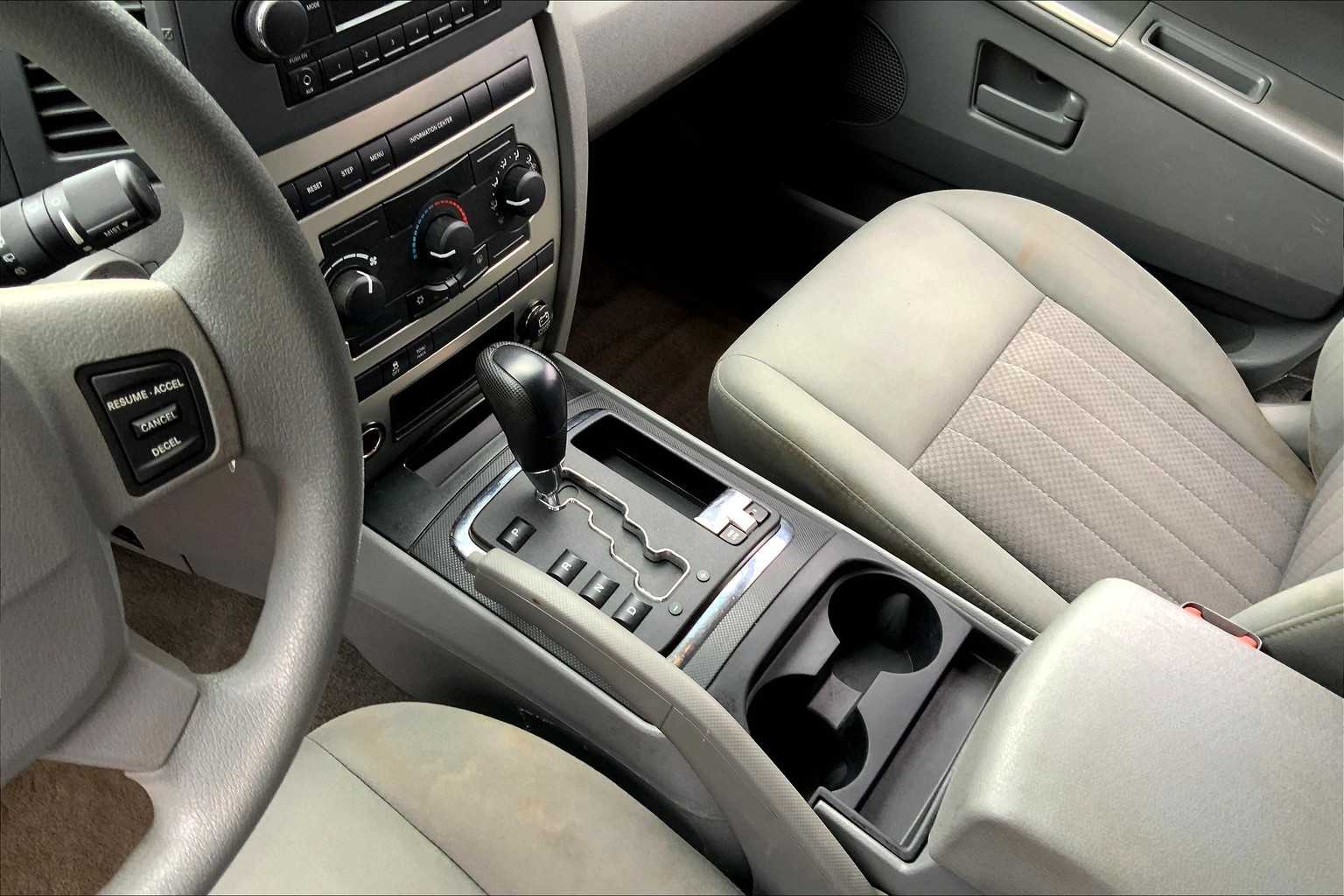 2006 Jeep Grand Cherokee Laredo photo 14