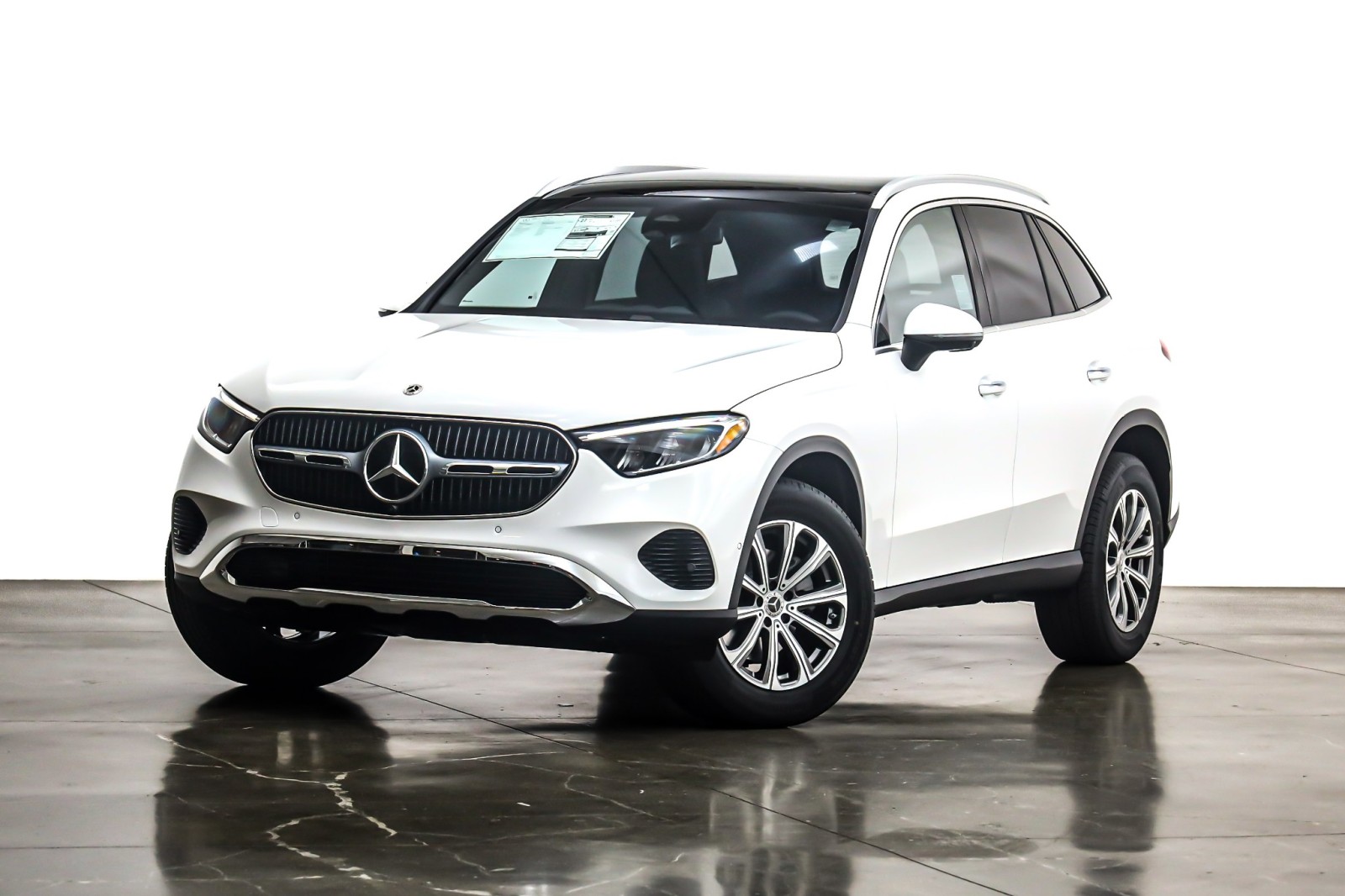 2026 Mercedes-Benz GLC Base's photo