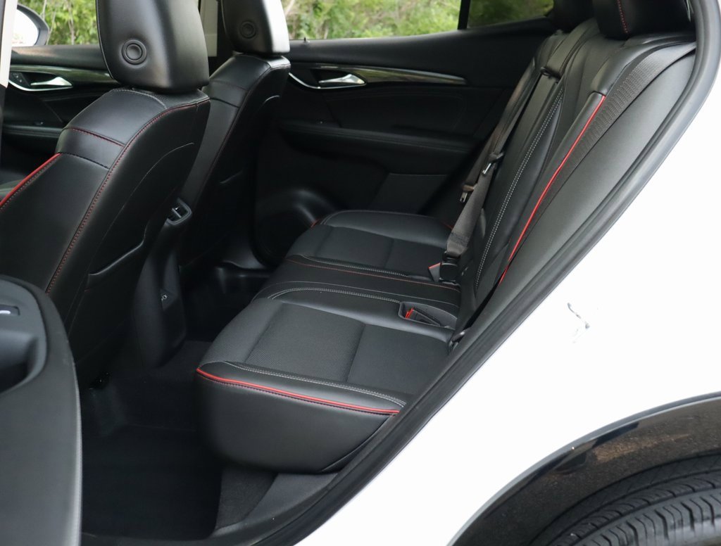 Used 2022 Summit White Buick Essence image 27