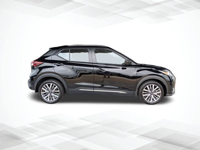2023 Nissan Kicks SR photo 3