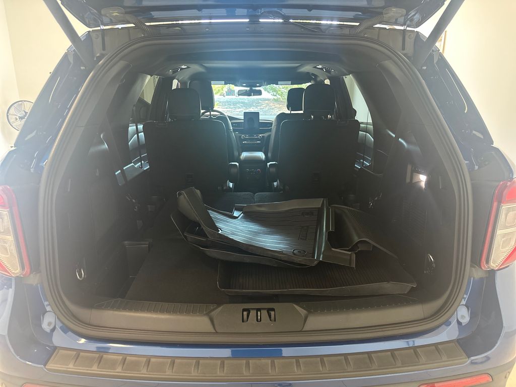 2023 Ford Explorer ST photo 24