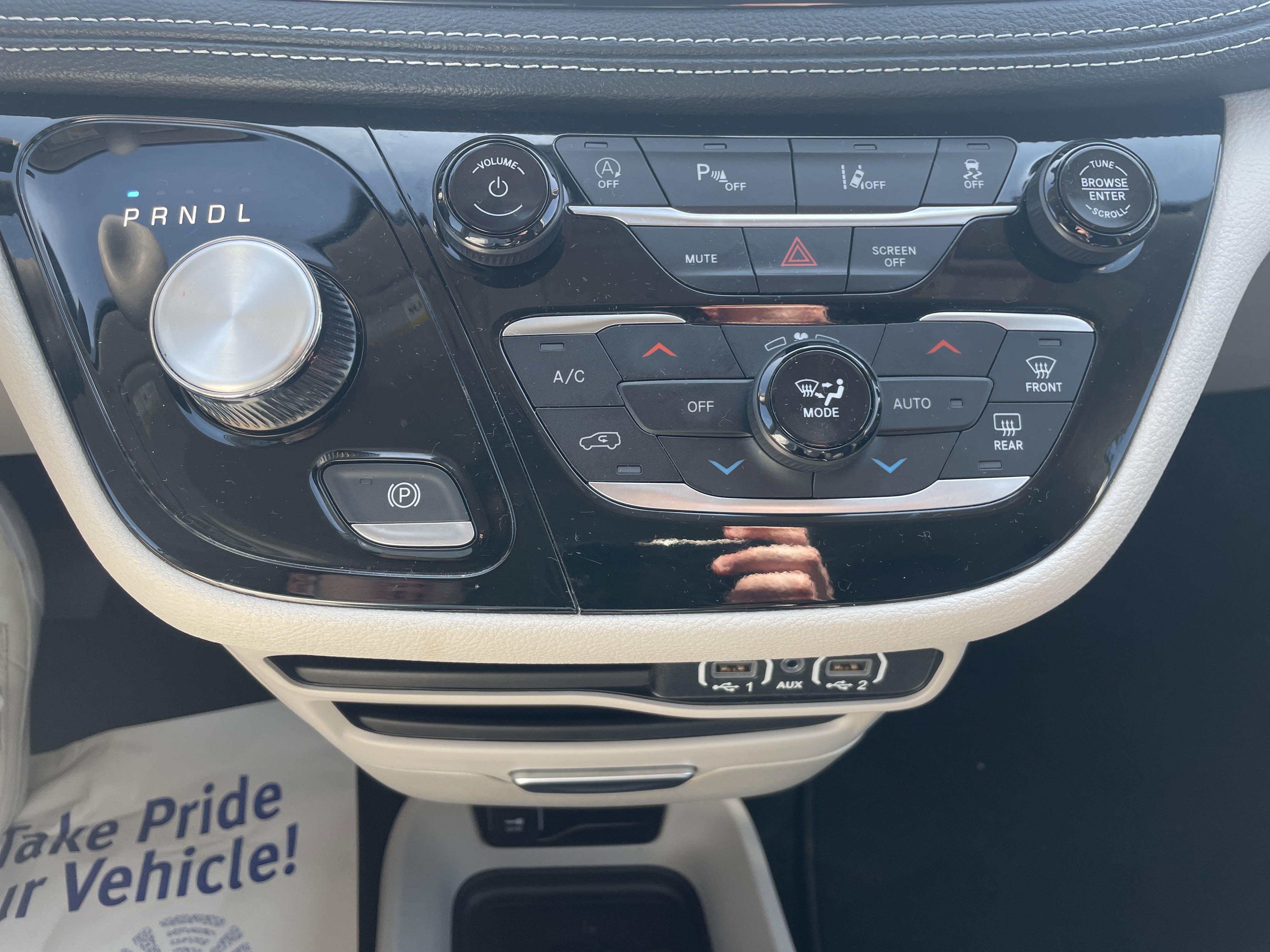 2024 Chrysler Pacifica Touring L photo 17