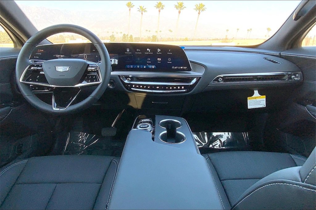 2025 Cadillac Lyriq Luxury photo 6