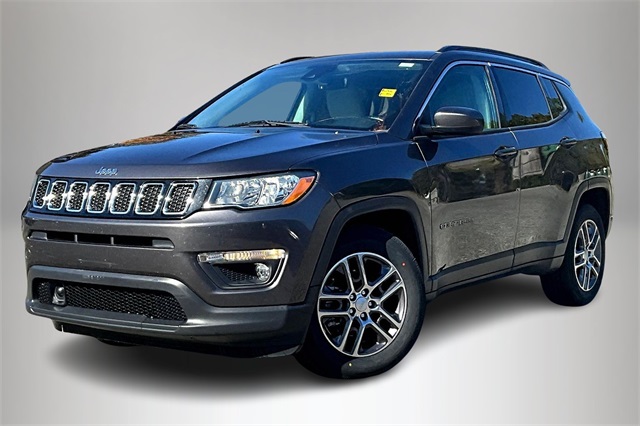 2020 Jeep Compass Latitude photo 2