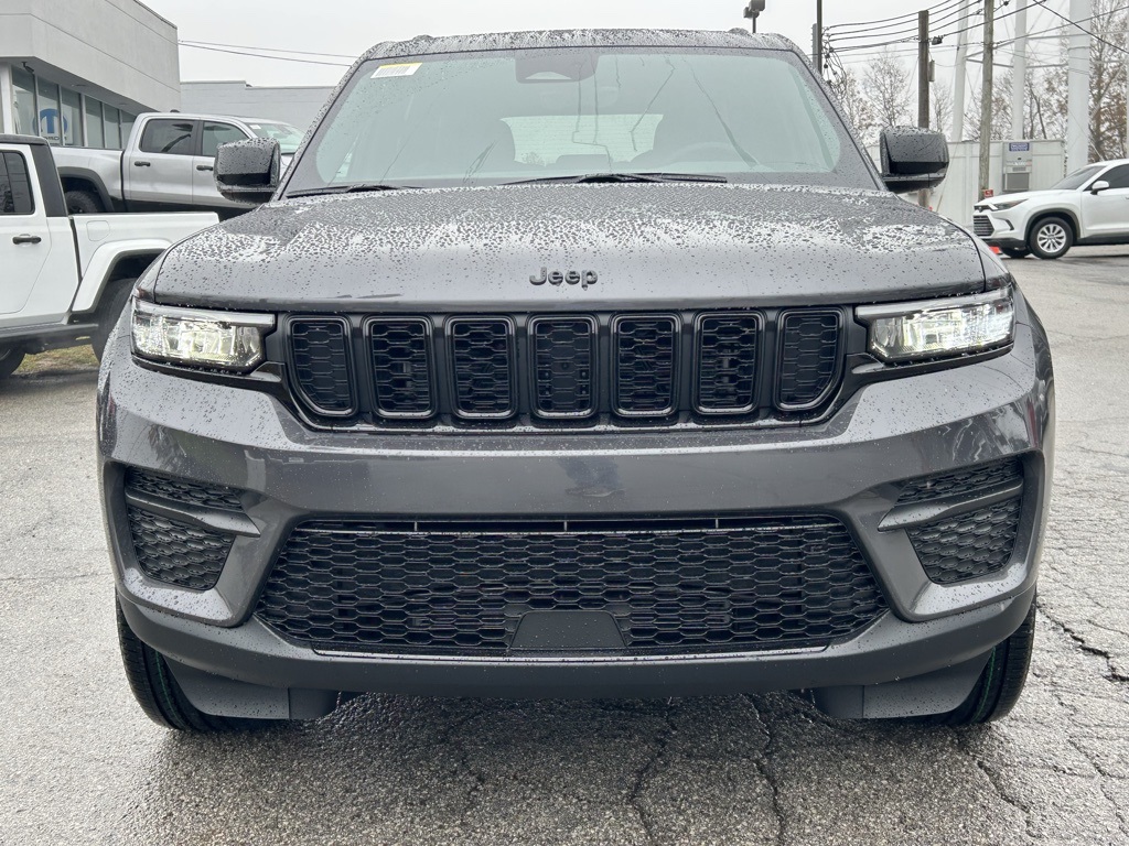 2025 Jeep Grand Cherokee Altitude photo 3