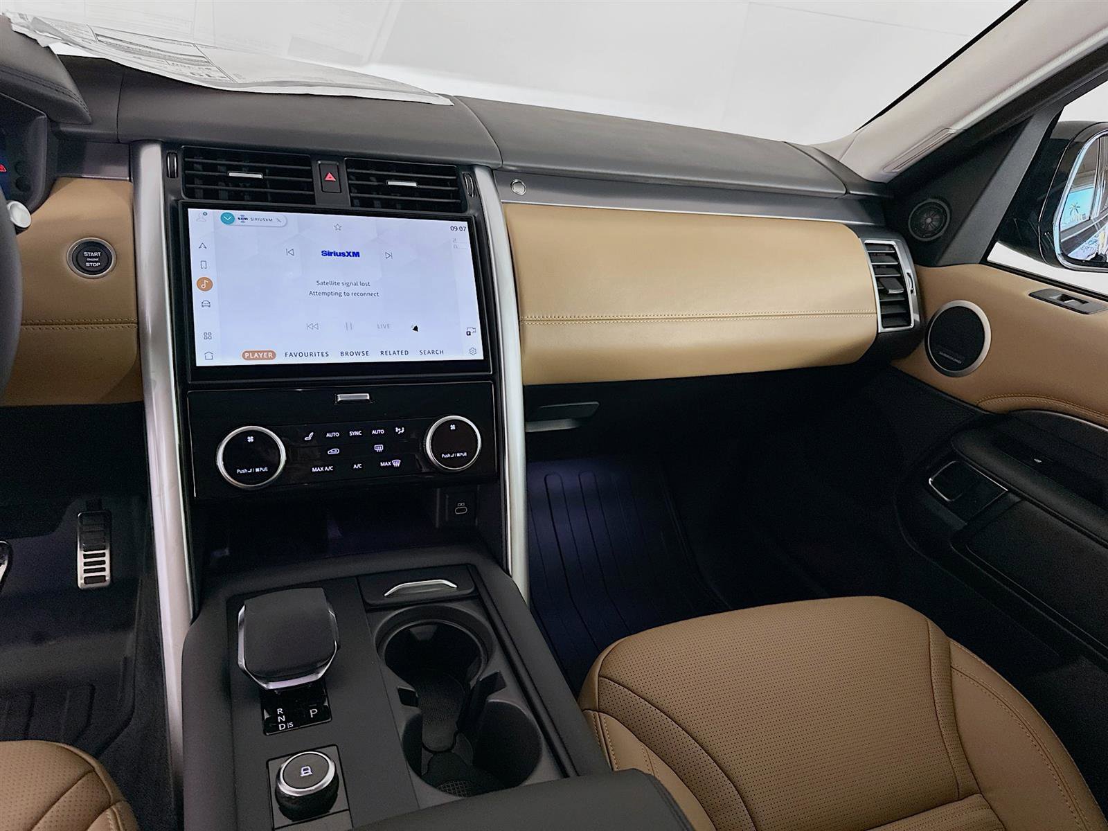 2025 Land Rover Discovery Metropolitan Edition photo 24