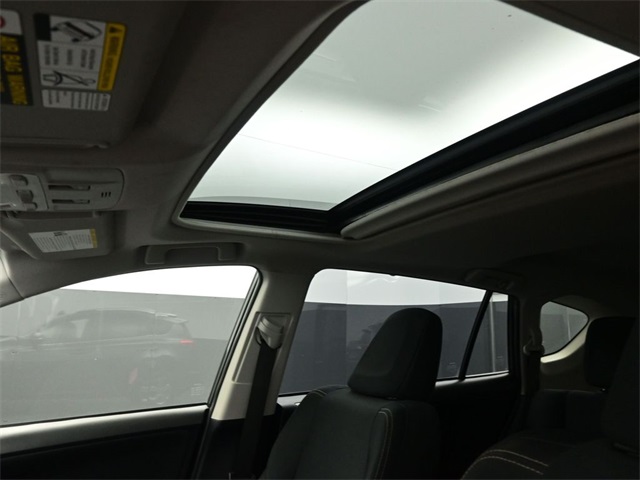 2015 Toyota RAV4 XLE photo 22