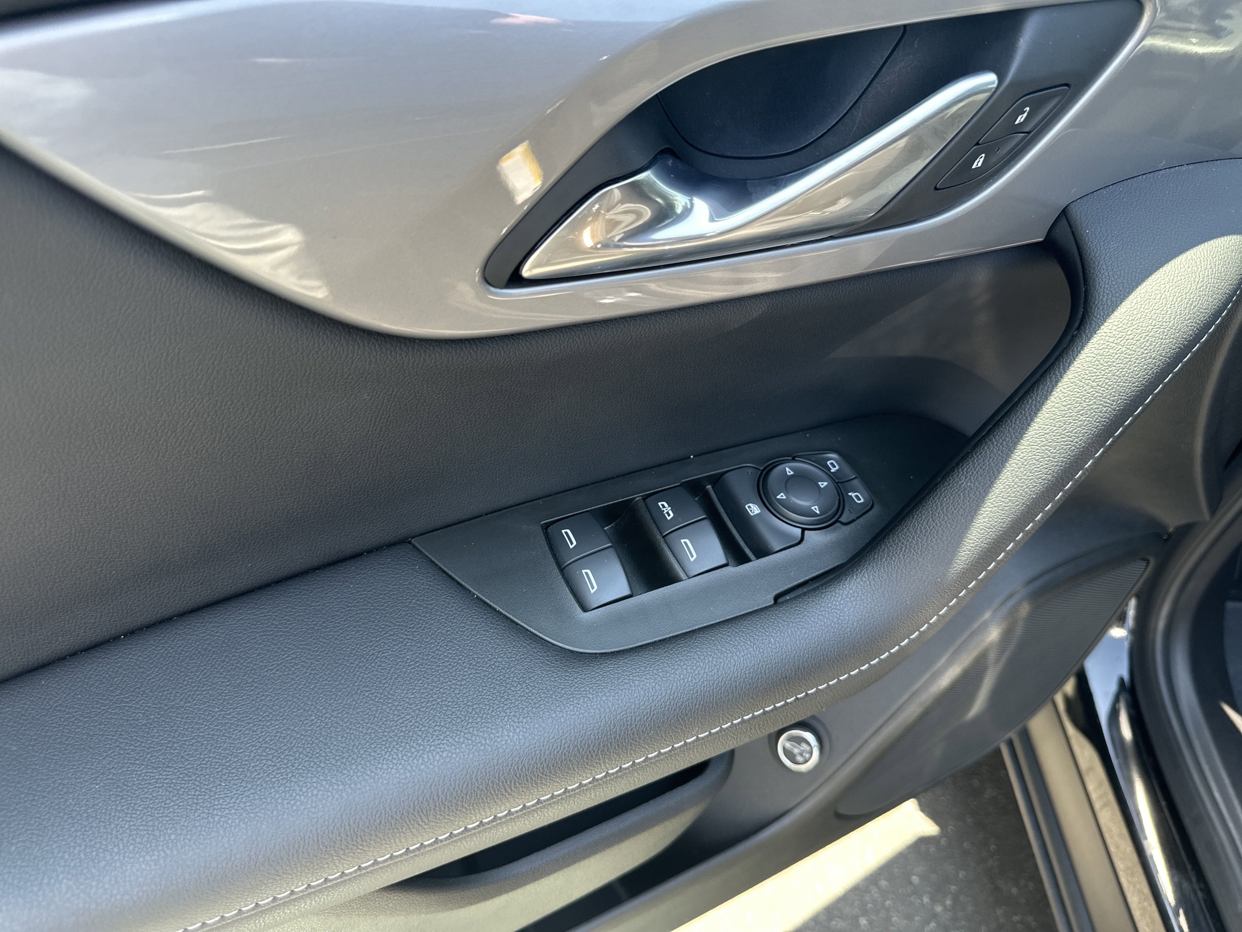 2023 Chevrolet Blazer 2LT photo 2