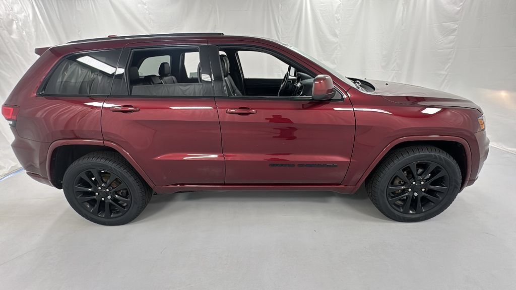 2019 Jeep Grand Cherokee Altitude photo 2
