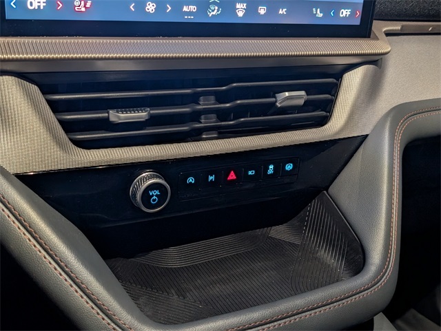 2025 Ford Explorer photo 16