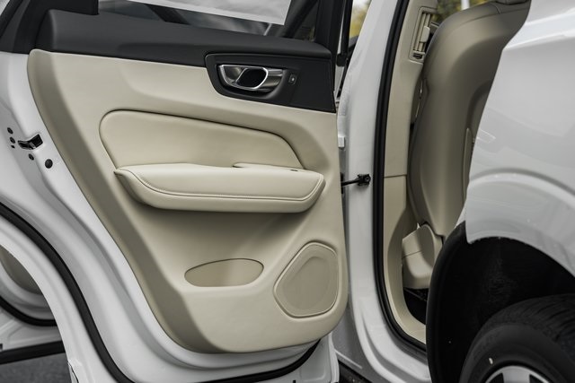 2025 Volvo XC60 Hybrid T8 Plus photo 29